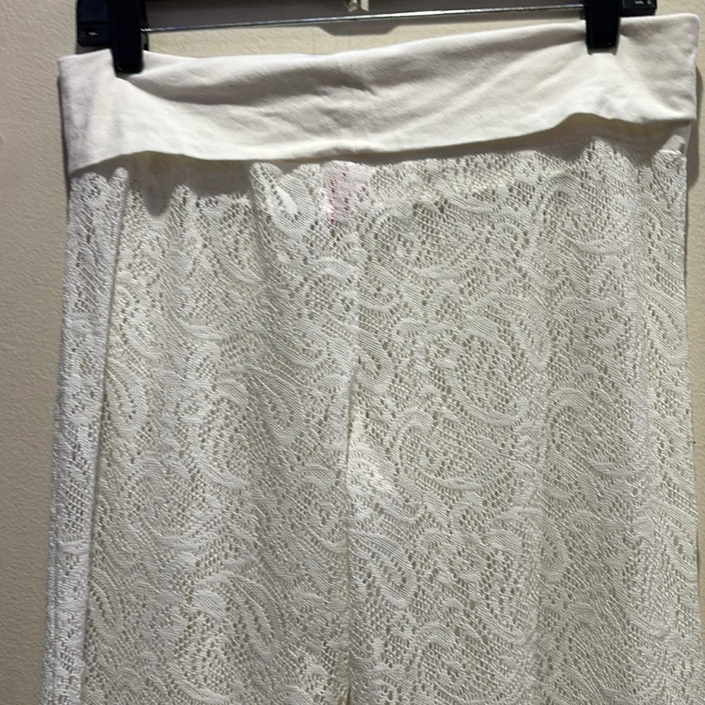Xhilaration chic white